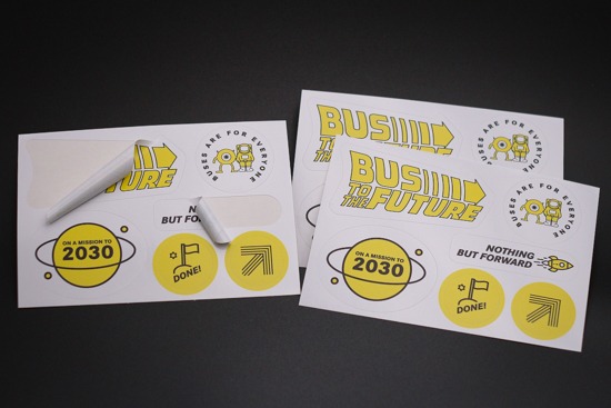 Aufkleberbogen als Firmenaufkleber in gelb und schwarz mit mehreren einzelnen Aufklebern