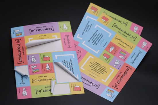 Bunter Stickerbogen mit 16 rechteckigen Aufklebern