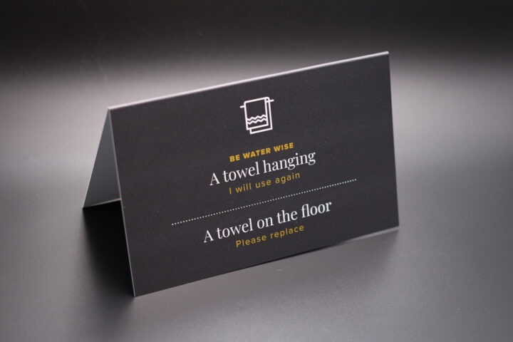 Hotellerie Produkt: Info-Aufsteller aus einem Hotel mit Reinigungsinfos