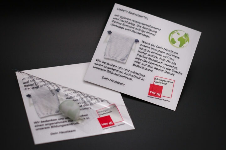 Hotellerie Produkt: Spiegelaufkleber mit Hinweisen für den Gast zur Reinigung des Hotelzimmers