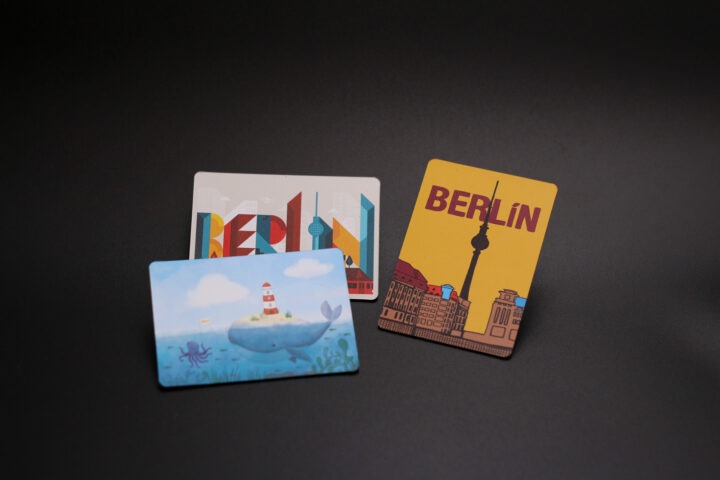 Magnete mit bunten Druckmotiven