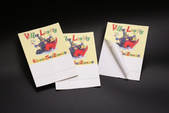 Hotellerie Produkt: Textilaufkleber zum beschriften. Dienen als Aufkleber im Kinder-Club, Kinder-Zirkus etc.